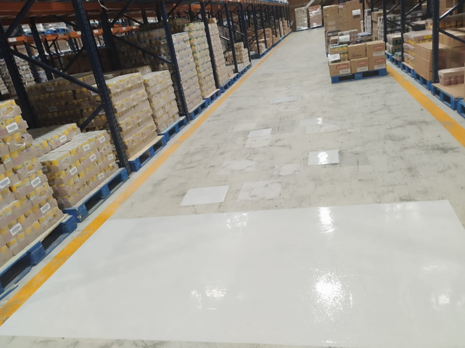 Parches epóxicos en centro de distribución